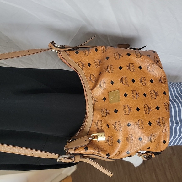 MCM Authentic - Picture 4 of 13